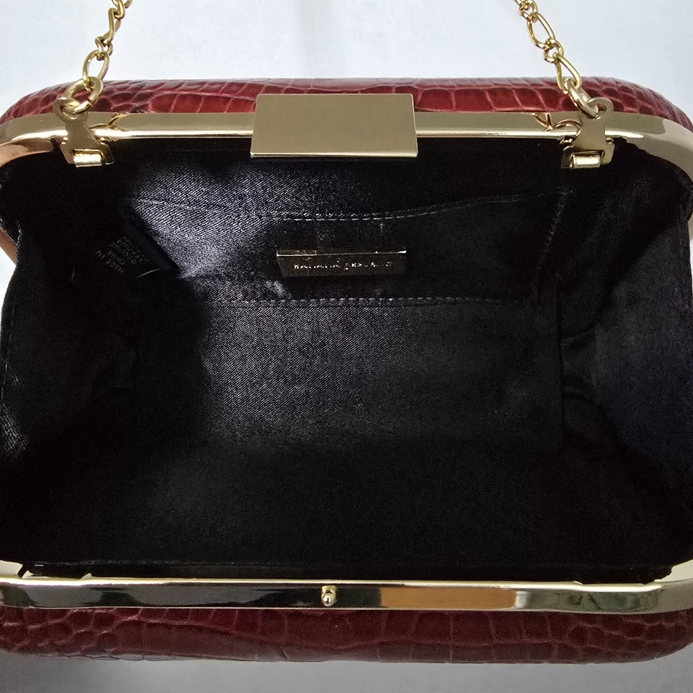 Banana Republic Burgundy Crocodile Embossed Leather Hardshell Gold Chain Clutch - Picture 7 of 8